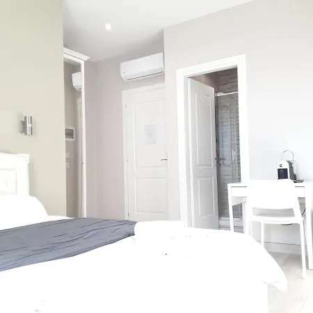 לינה וארוחת בוקר Purple Italy 3*