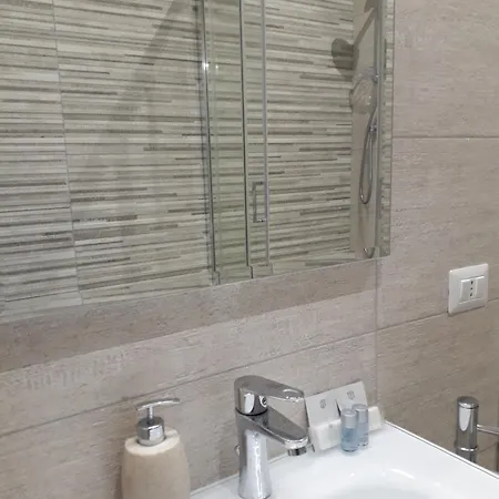 Purple Italy לינה וארוחת בוקר פיומיצ'ינו